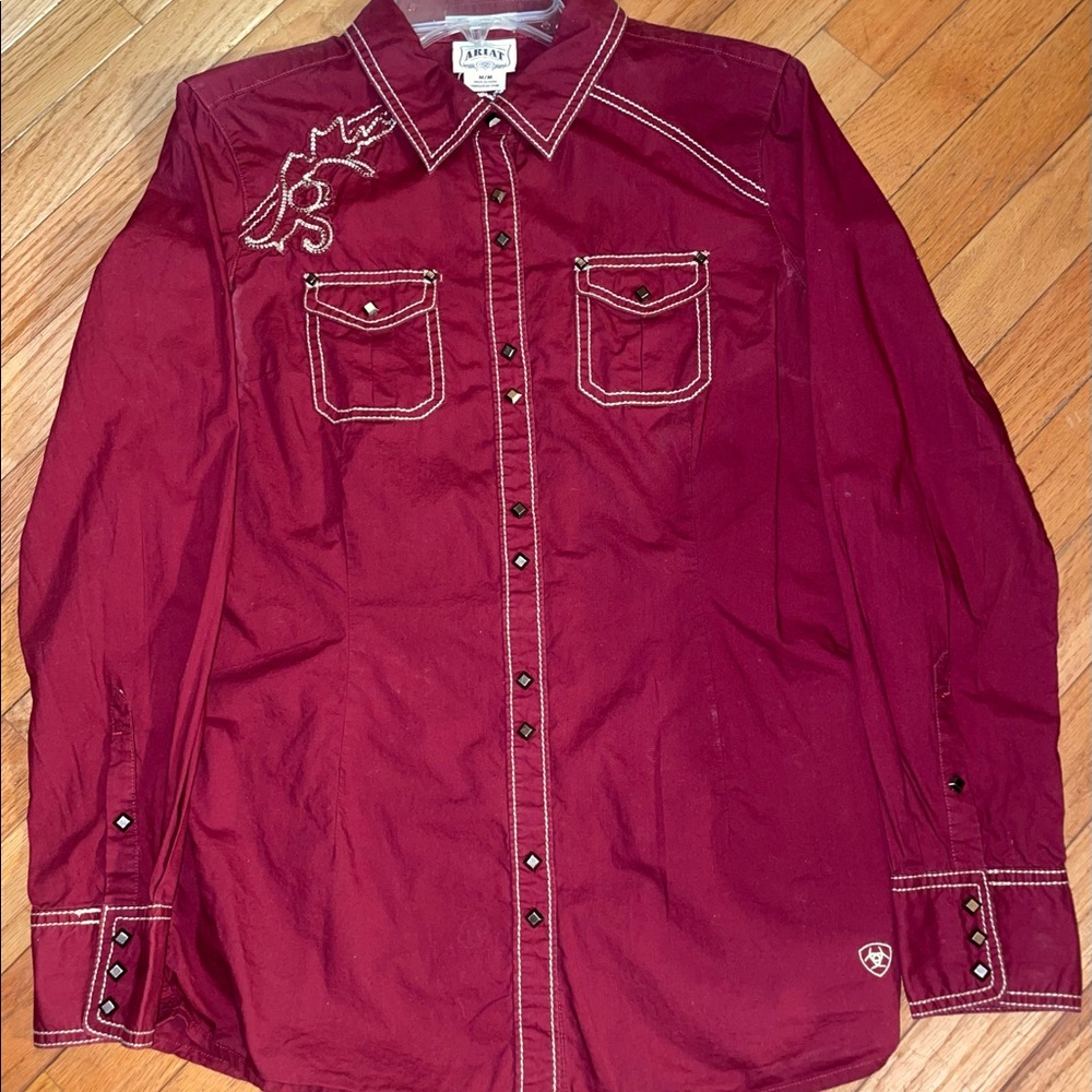 Ariat button up rodeo shirt— burgundy🌹fitted, size M